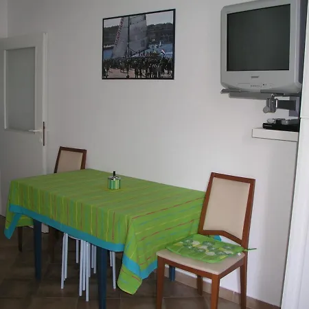 Apaprtments House Olea Near The Pensjonat *