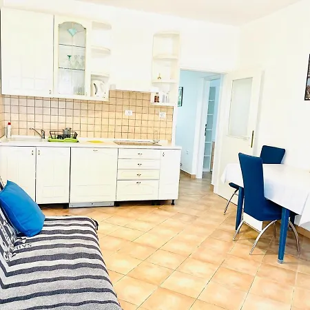 Apaprtments House Olea Near The Pensjonat Umag